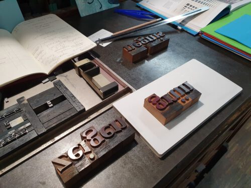 Handsatz mit Holzlettern