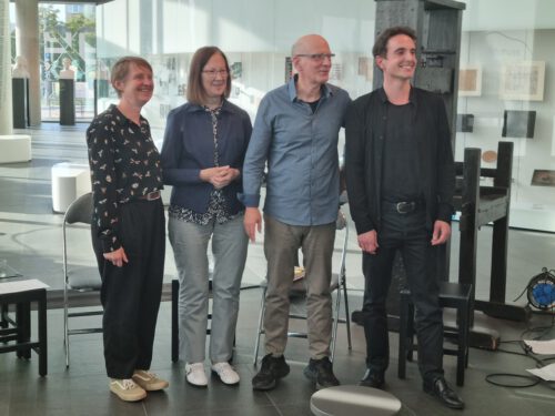Die Künstlerin Annett Riechert, die Autorin Roza Domascyna, der Verleger Andreas Heidtmann und der Cellist Aljandro Barria